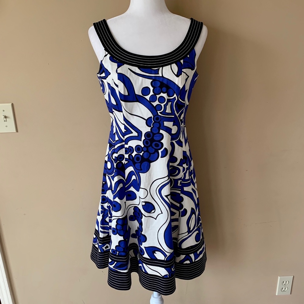 Nine West size 6 white black blue dress